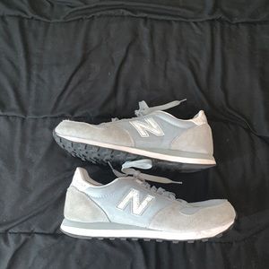 New balance shoes.